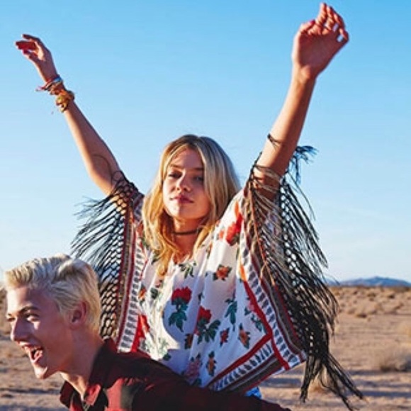 H&M Coachella Fringe Floral Top 2 - Picture 3 of 8